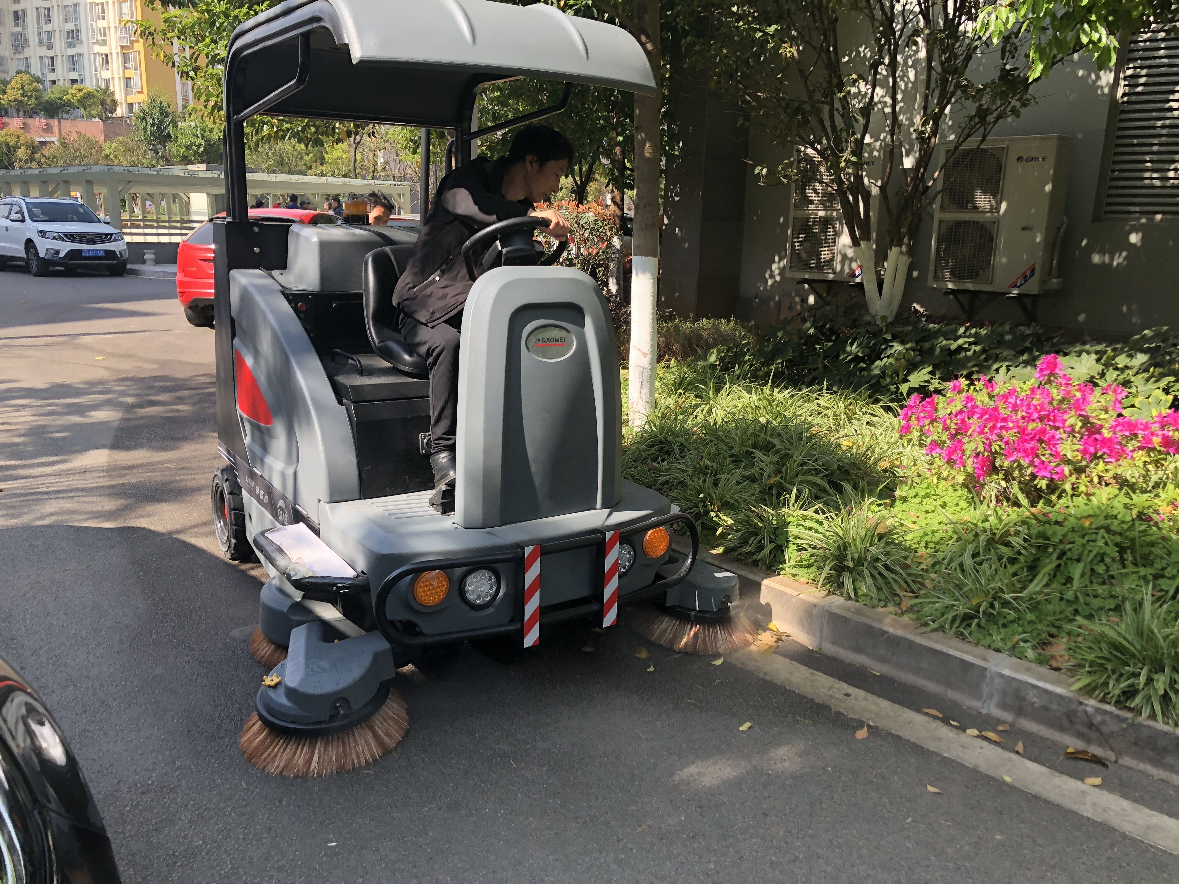 電動掃地車什么類型的比較好？